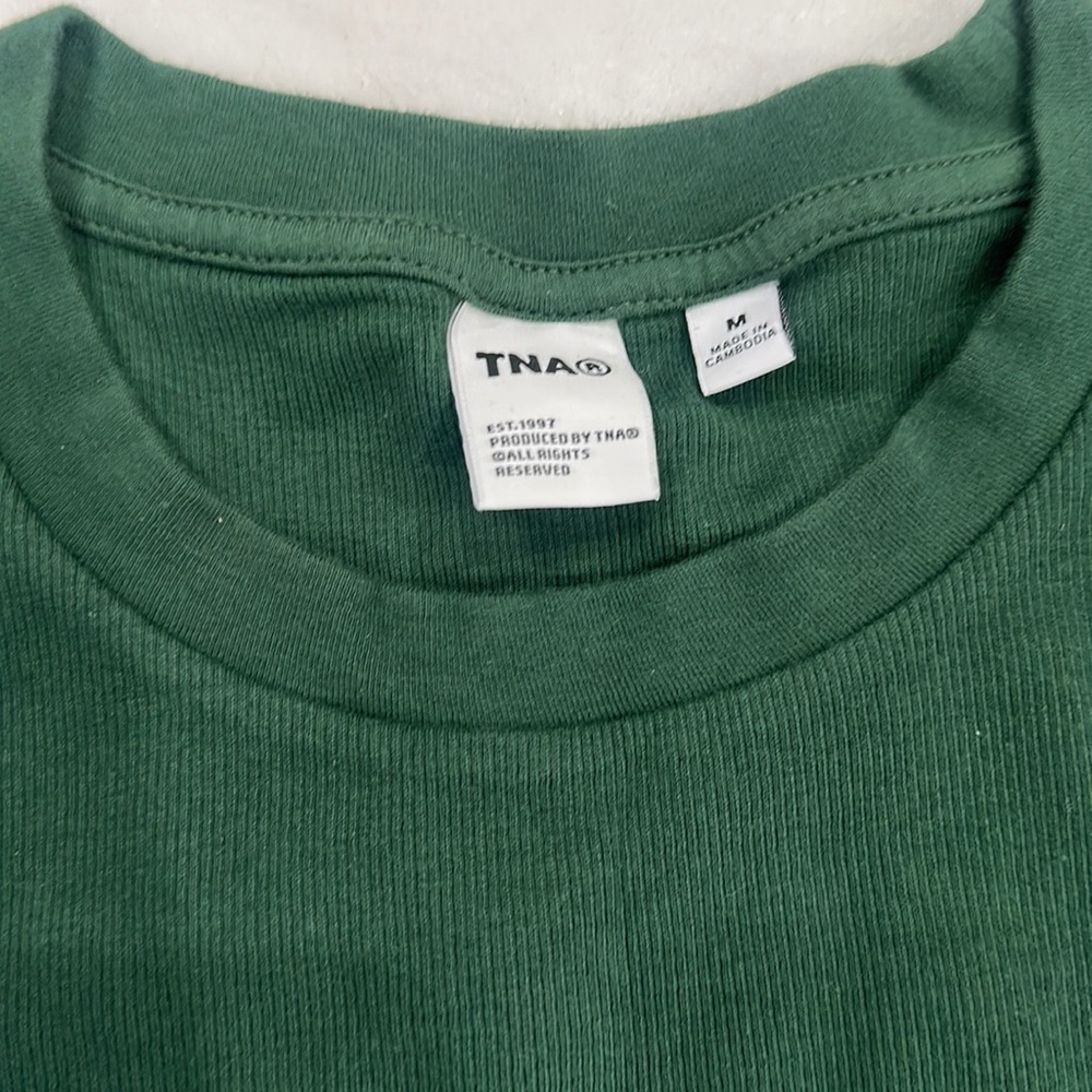 TNA NEW WITH TAGS emerald green BABY HIP short sleeve tshirt so.e medium. - Picture 4 of 5